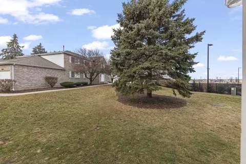 Exterior - 809 Constance Ln #809, Sycamore, IL 60178 photo 4 of 4