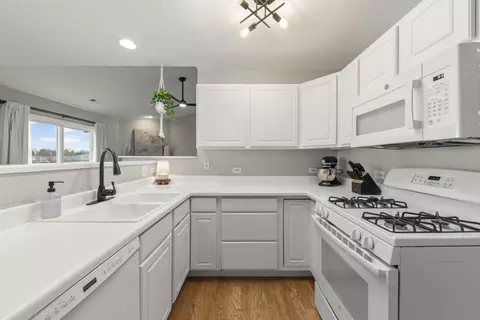 Kitchen - 809 Constance Ln #809, Sycamore, IL 60178 photo 1 of 2