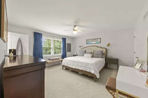 Bedroom - 2042 Richton Dr, Wheaton, IL 60189 photo 1 of 6