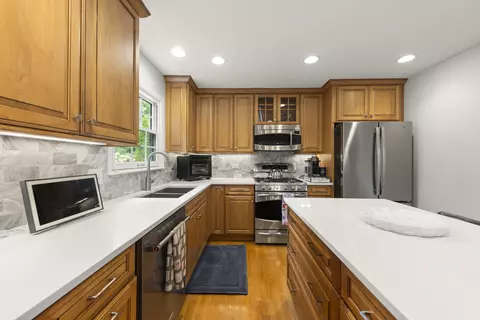 Kitchen - 2042 Richton Dr, Wheaton, IL 60189 photo 2 of 2
