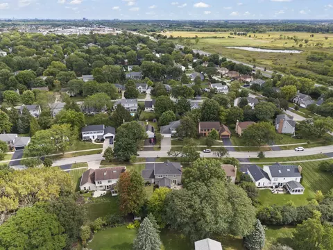 View/Area - 2042 Richton Dr, Wheaton, IL 60189 photo 11 of 19
