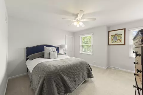 Bedroom - 2042 Richton Dr, Wheaton, IL 60189 photo 3 of 6
