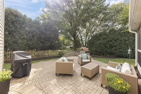 Exterior - 2042 Richton Dr, Wheaton, IL 60189 photo 4 of 6