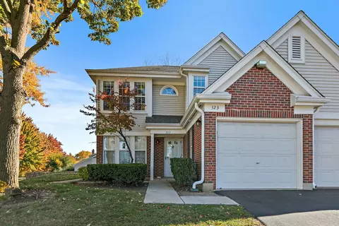 323 Green Knoll Ln #323, Streamwood, IL 60107