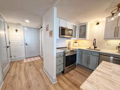 Kitchen - 175 E Delaware Pl #5808, Chicago, IL 60611 photo 2 of 3