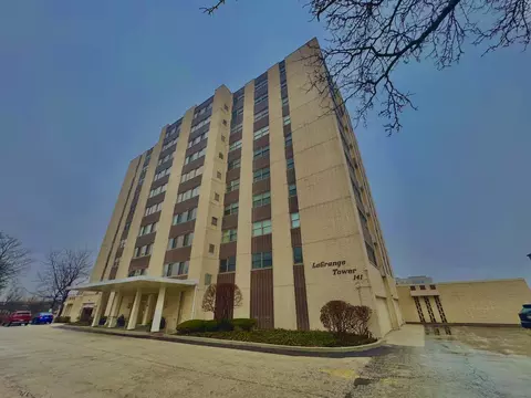 141 N La Grange Rd #504, La Grange, IL 60525