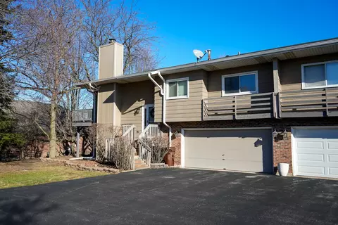 647 Johnson Ave, Frankfort, IL 60423