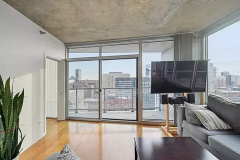 Living - 611 S Wells St #1908, Chicago, IL 60607 photo 3 of 4
