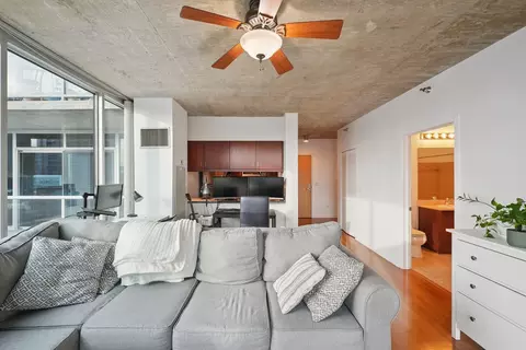 Living - 611 S Wells St #1908, Chicago, IL 60607 photo 4 of 4