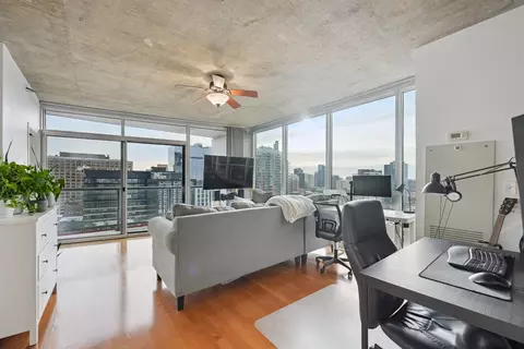Living - 611 S Wells St #1908, Chicago, IL 60607 photo 1 of 4