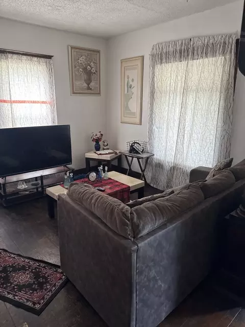 Living - 312 S Evergreen Ave, Kankakee, IL 60901 photo 1 of 3