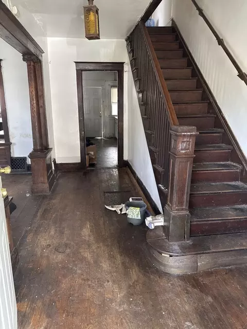 Entry Way - 312 S Evergreen Ave, Kankakee, IL 60901 photo 1 of 2