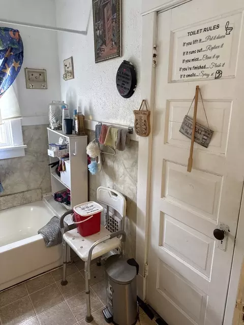 Bath - 312 S Evergreen Ave, Kankakee, IL 60901 photo 1 of 1