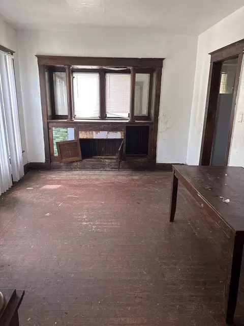 Living - 312 S Evergreen Ave, Kankakee, IL 60901 photo 2 of 3