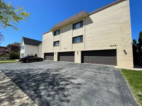 1258 Brown St #302, Des Plaines, IL 60016