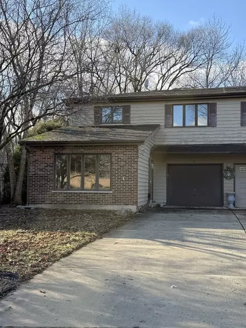 306 Brookdale Dr #A, Bloomingdale, IL 60108