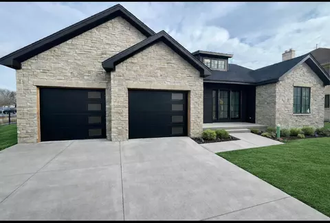 1435 Pfingsten Rd, Northbrook, IL 60062