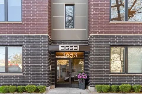 3653 W Barry Ave #3W, Chicago, IL 60618