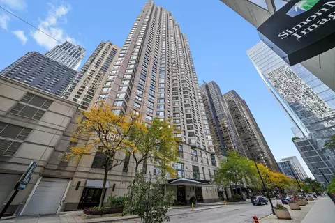 401 E Ontario St #3205, Chicago, IL 60611