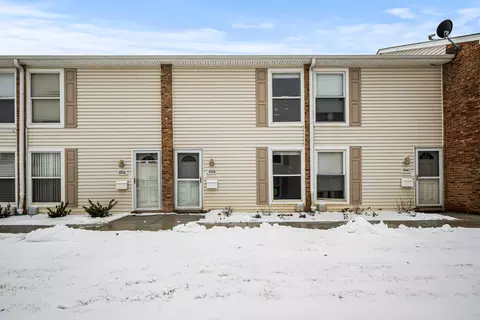 1938 Huntington Blvd, Hoffman Estates, IL 60169