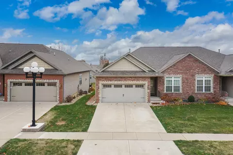 54 Yukon Cir, Bloomington, IL 61705 photo 2