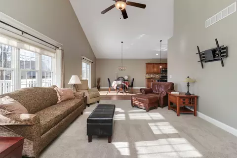 54 Yukon Cir, Bloomington, IL 61705 photo 12