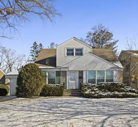 1021 Cedar Ln, Northbrook, IL 60062
