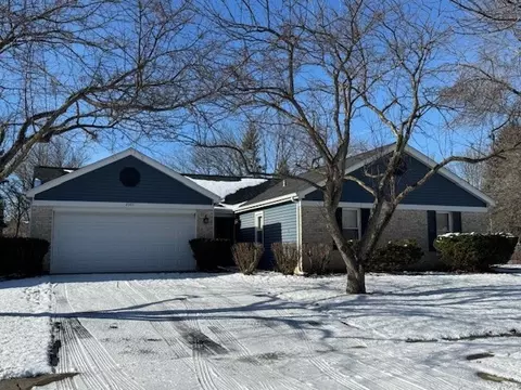 2301 Providence Ct, Naperville, IL 60565
