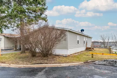 600 Hillcrest Ln, Crystal Lake, IL 60014