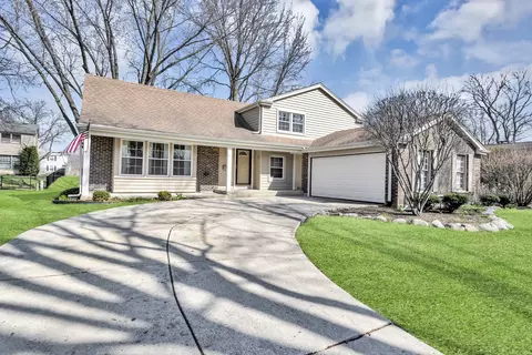 915 N Saratoga Dr, Palatine, IL 60074