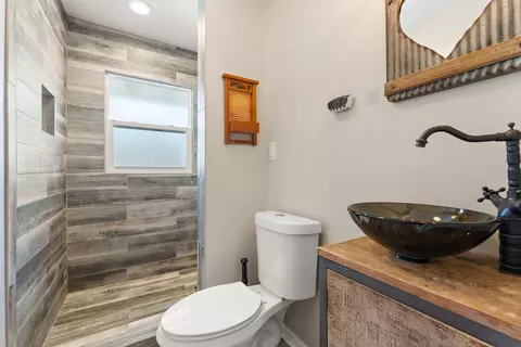 Bath - 1138 N Broad St, Griffith, IN 46319 photo 1 of 4