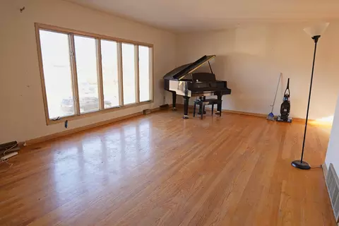 Living - 6432 Cedar Rd, Oak Forest, IL 60452 photo 1 of 4