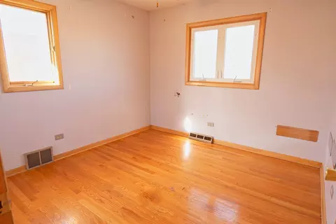 Bedroom - 6432 Cedar Rd, Oak Forest, IL 60452 photo 3 of 3