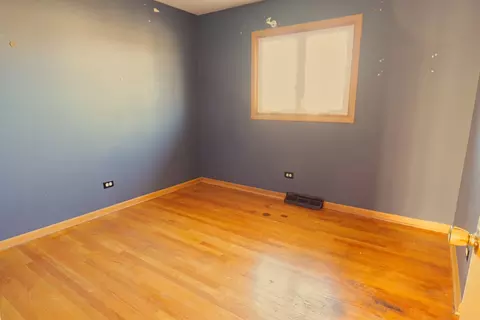 Bedroom - 6432 Cedar Rd, Oak Forest, IL 60452 photo 2 of 3
