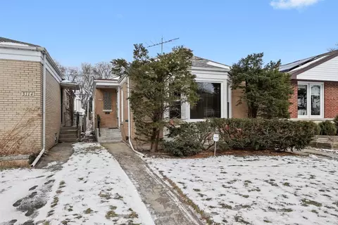 3110 W Jarvis Ave, Chicago, IL 60645