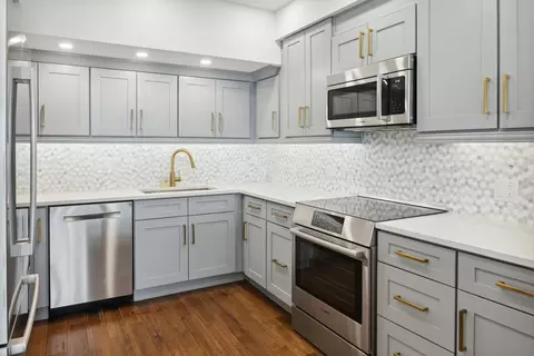 Kitchen - 175 E Delaware Pl #7204, Chicago, IL 60611 photo 2 of 3