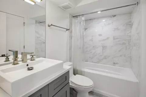 Bath - 175 E Delaware Pl #7204, Chicago, IL 60611 photo 1 of 3