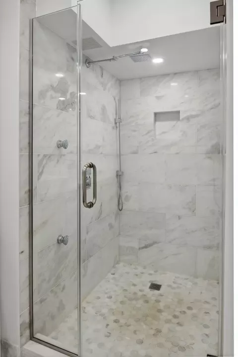 Bath - 175 E Delaware Pl #7204, Chicago, IL 60611 photo 2 of 3