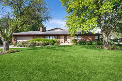 824 Echo Ln, Glenview, IL 60025