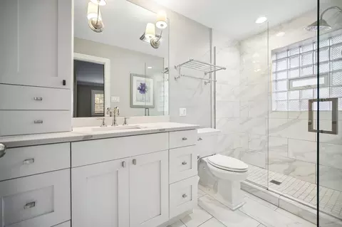 Bath - 824 Echo Ln, Glenview, IL 60025 photo 1 of 3
