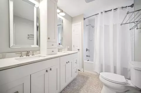 Bath - 824 Echo Ln, Glenview, IL 60025 photo 2 of 3