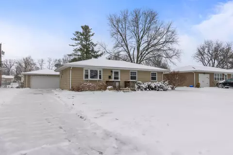 18 Ardith Dr, Normal, IL 61761