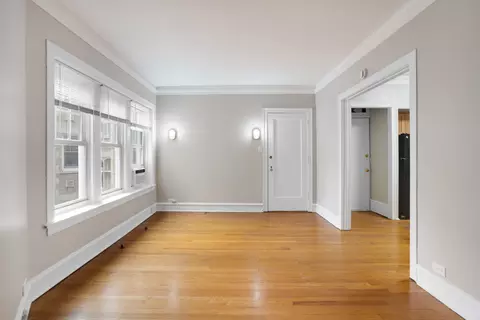 Living - 538 W Brompton Ave #2E, Chicago, IL 60657 photo 4 of 5
