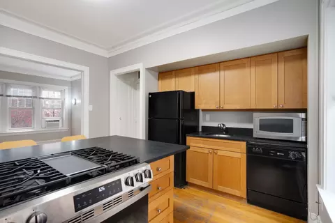 Kitchen - 538 W Brompton Ave #2E, Chicago, IL 60657 photo 1 of 5