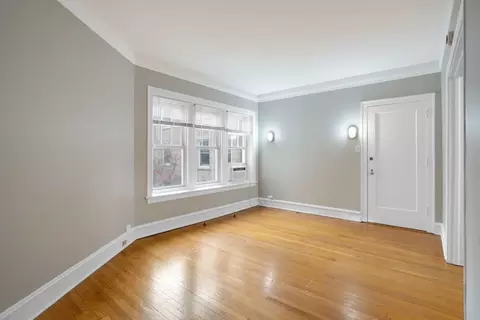 Living - 538 W Brompton Ave #2E, Chicago, IL 60657 photo 2 of 5