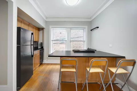 Kitchen - 538 W Brompton Ave #2E, Chicago, IL 60657 photo 2 of 5