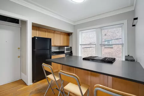 Kitchen - 538 W Brompton Ave #2E, Chicago, IL 60657 photo 3 of 5