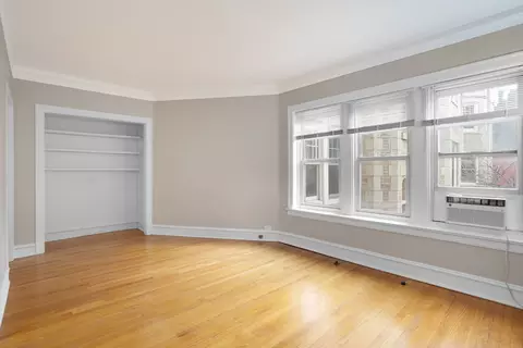 Living - 538 W Brompton Ave #2E, Chicago, IL 60657 photo 3 of 5