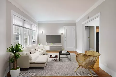 Living - 538 W Brompton Ave #2E, Chicago, IL 60657 photo 1 of 5