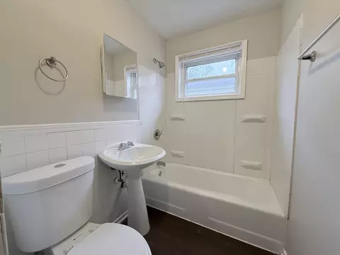 Bath - 14610 Blackstone Ave, Dolton, IL 60419 photo 1 of 1